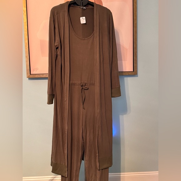 NWT Olive Green Long Two Piece set - Picture 3 of 5